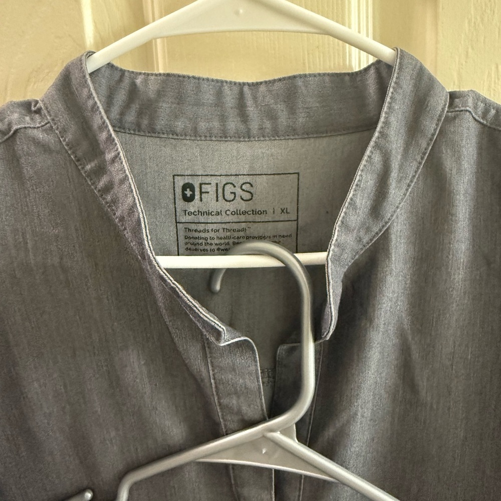 Figs Gray Women's Technical Collection Scrub Set